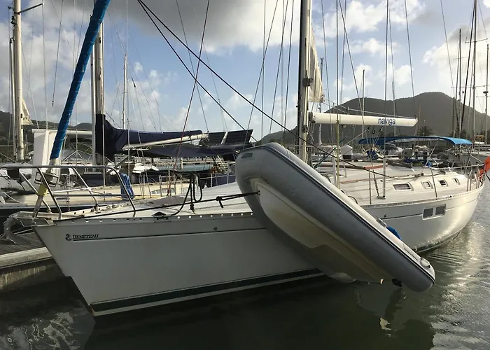 Private Yacht, Day Sail And Houseboat