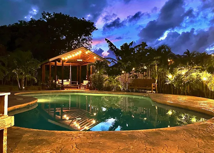 Seaside Family Oasis, King Bed, Private Pool, With Car