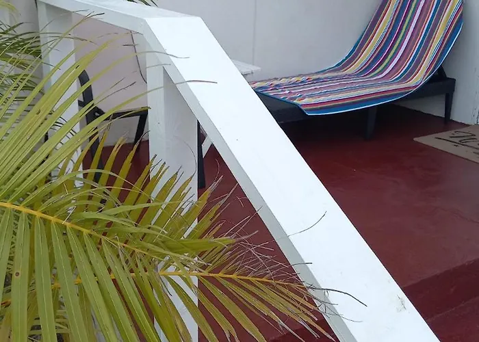 One Bedroom Apartment 1 Minute Walk To West Coast Beach!