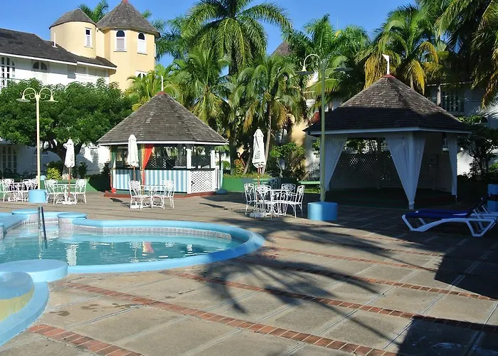 Beach One Bedroom Suite 13