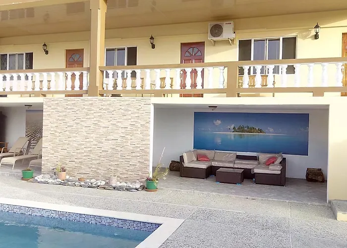 Michael\'S Tropical Suites