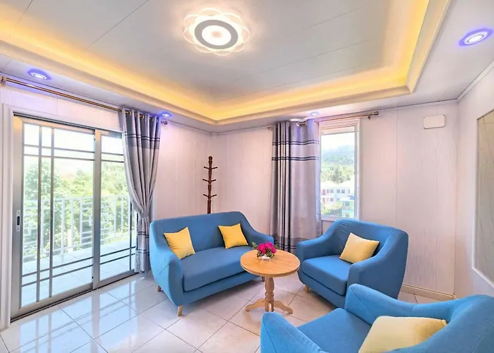 Riverside Hotel