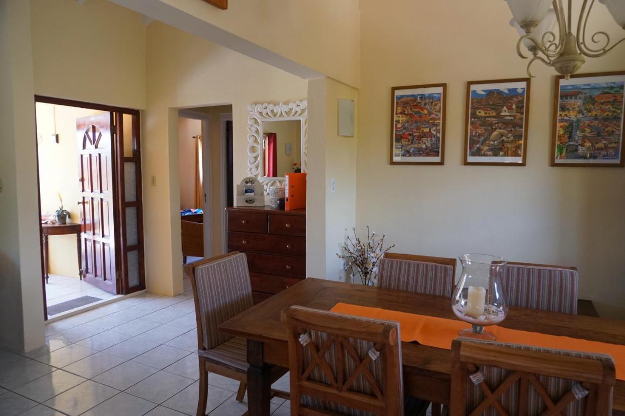 Carinas Studio Apartment Palm Beach