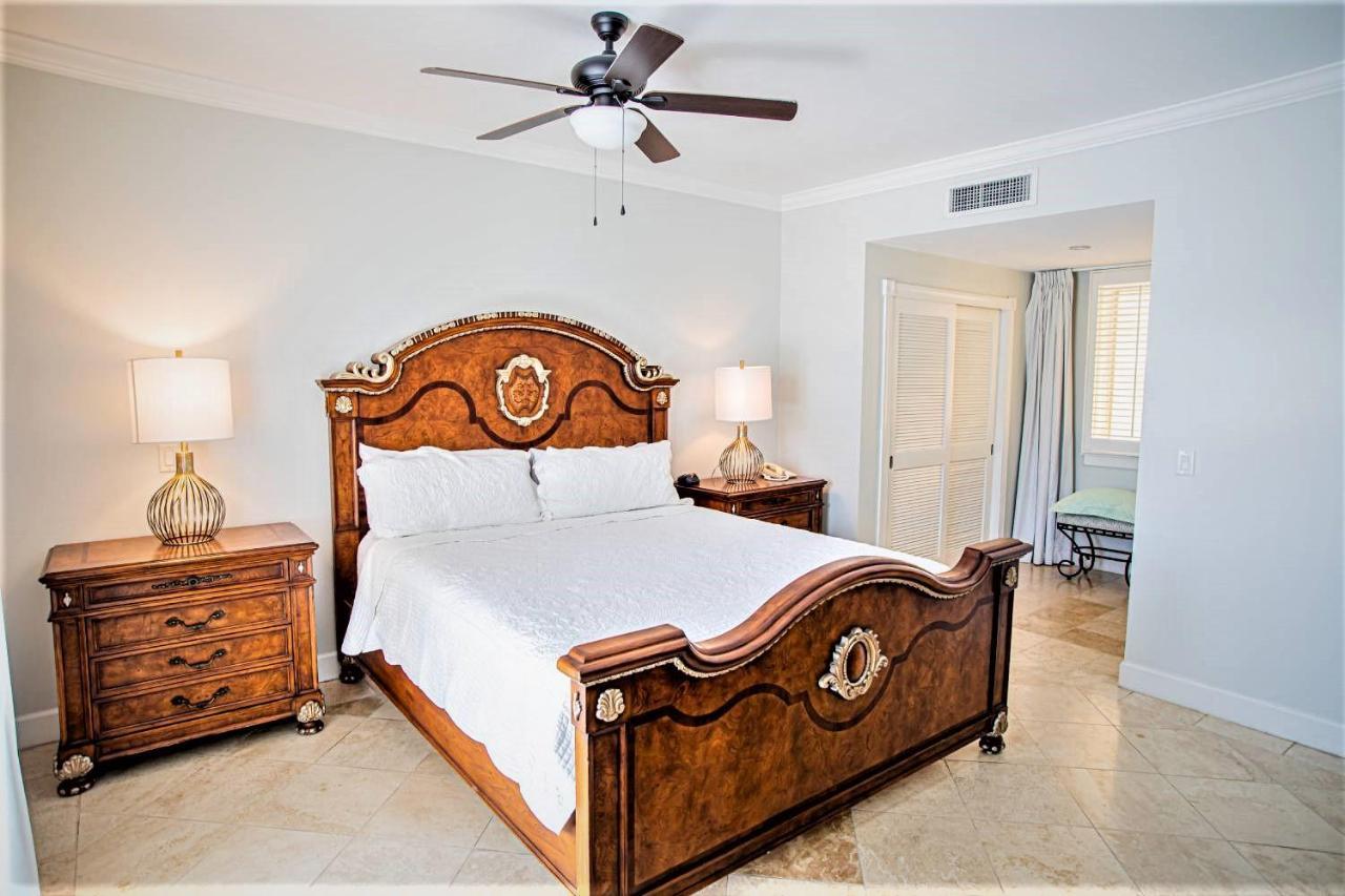 Aparthotel Renaissance Unit 205 Grace Bay