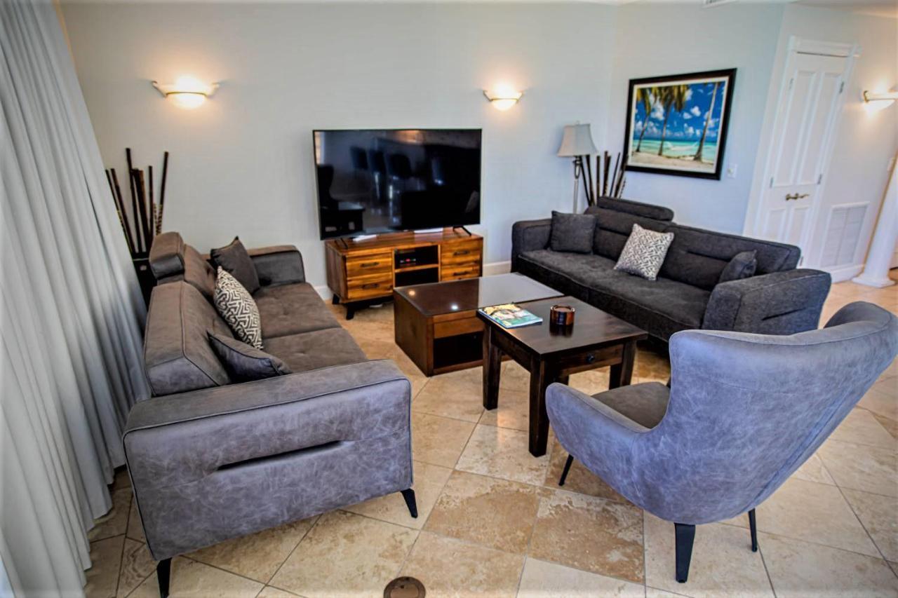 Renaissance Unit 205 * Grace Bay