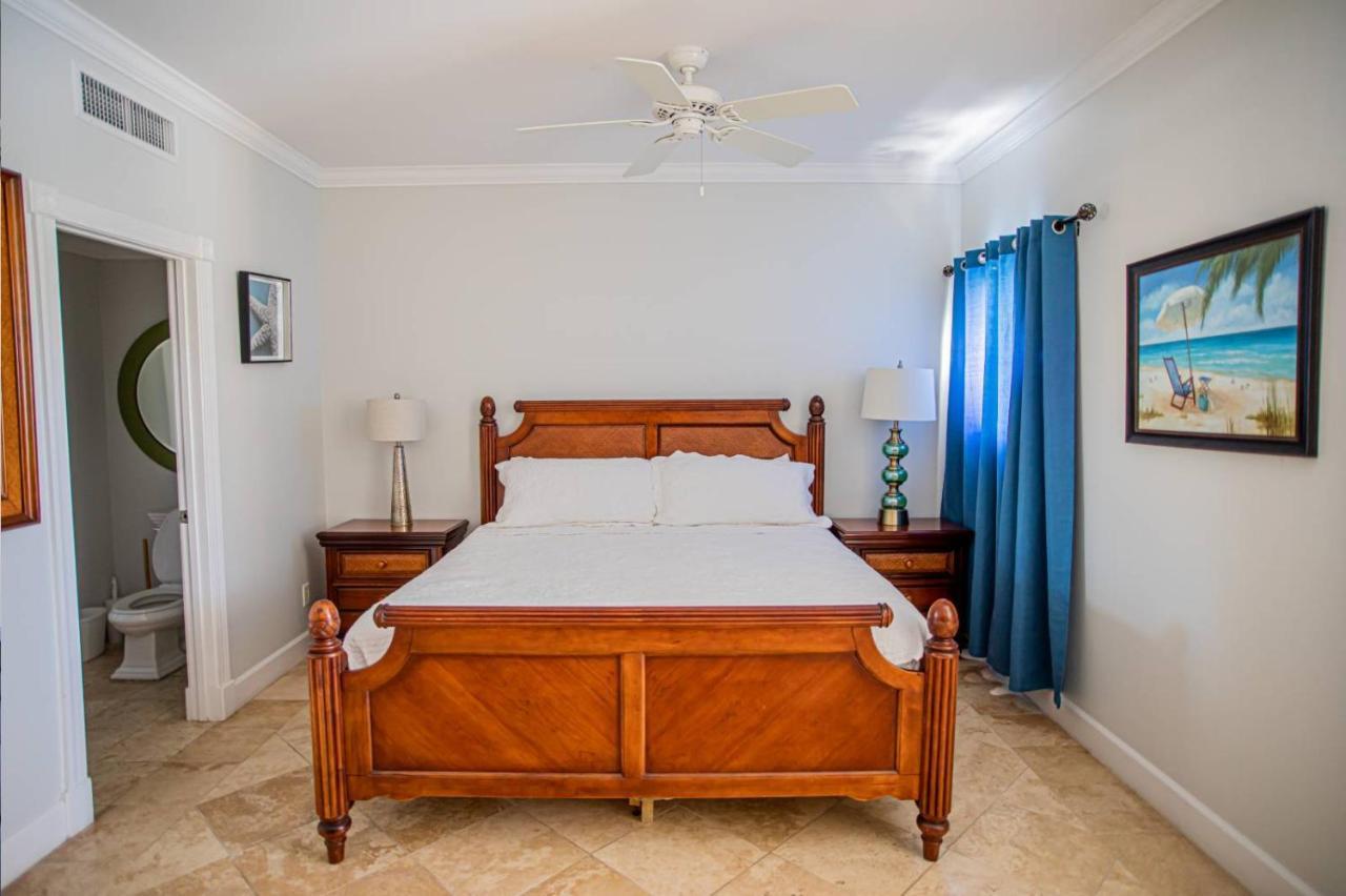Renaissance Unit 205 Aparthotel Grace Bay