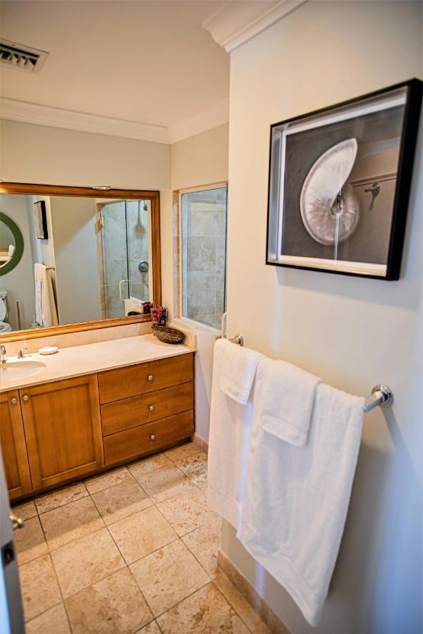 Aparthotel Renaissance Unit 205 Grace Bay