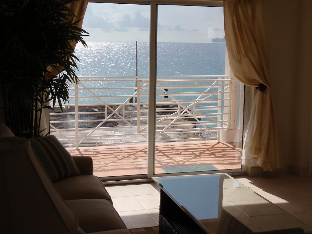 The Riviera, Grand Cayman Hotel 3*
