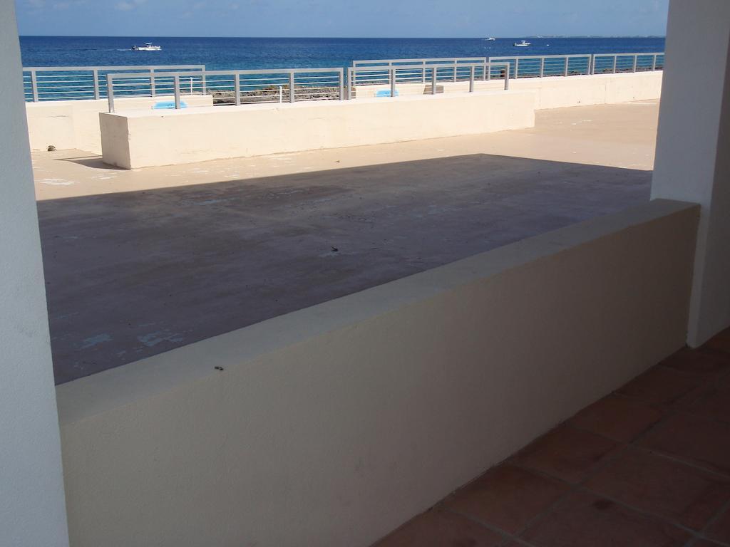 The Riviera, Grand Cayman Hotel 3*