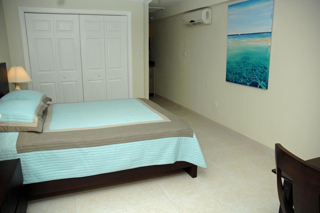The Riviera, Grand Cayman 3*
