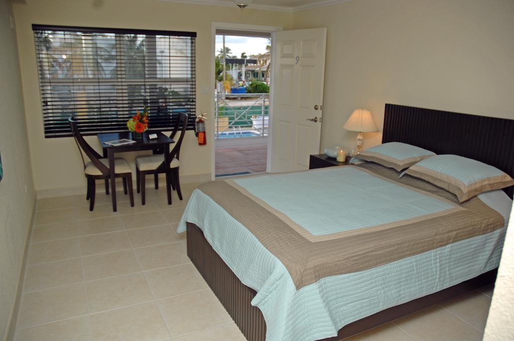 The Riviera, Grand Cayman Hotel 3*