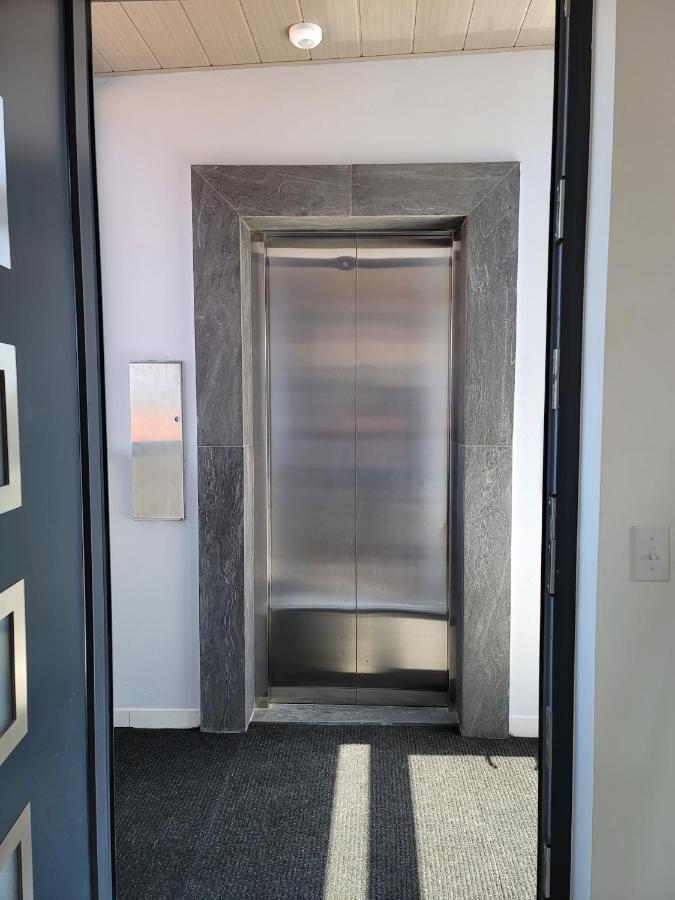 Gray Door - Adults Only * Palm Beach