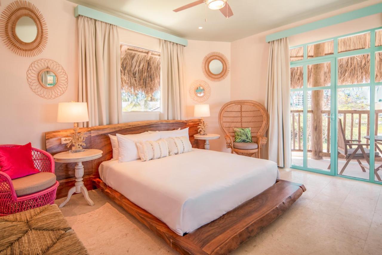 Boardwalk Boutique Aruba - Adults Only