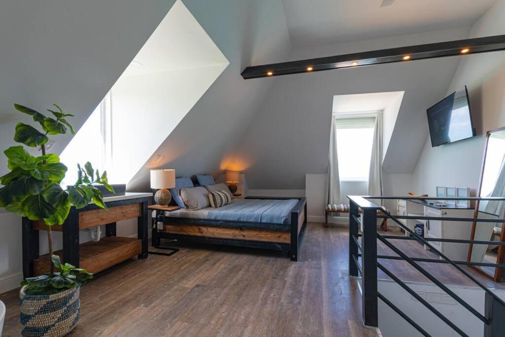 Harbour Mews - Oceanfront Townhouse *