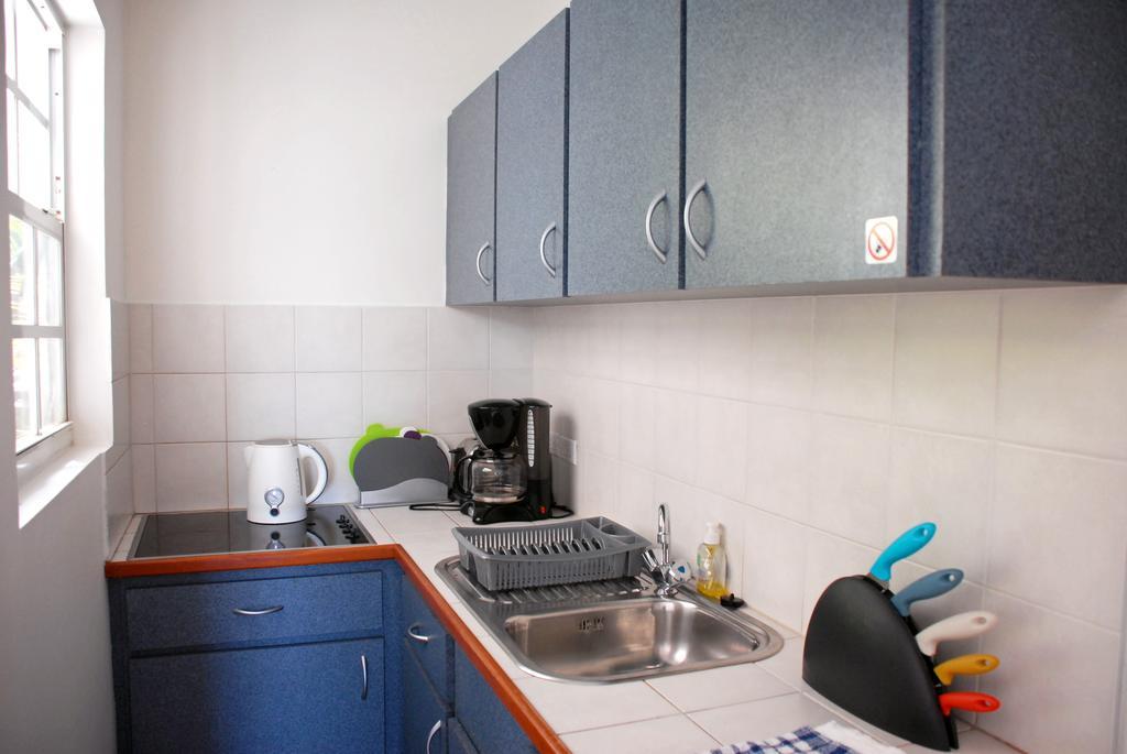Yacht Club Aparthotel 3*