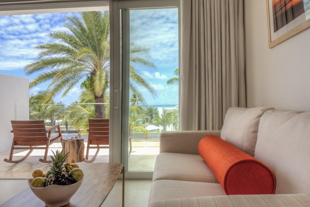 Resort Hodges Bay & 4*