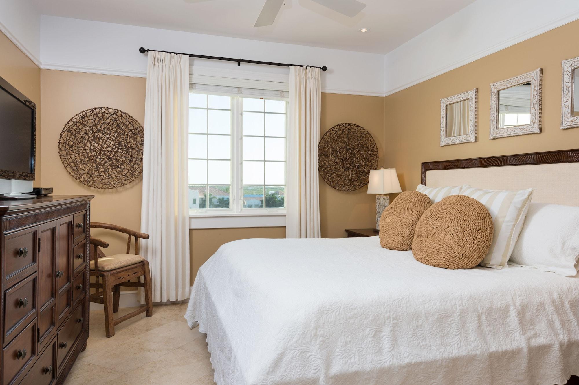 The Regent Grand Hotel Grace Bay