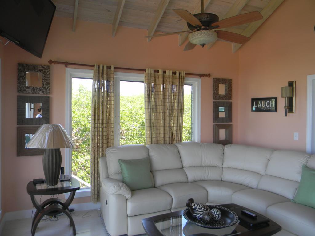 Harbor Breeze Resort Clarence Town