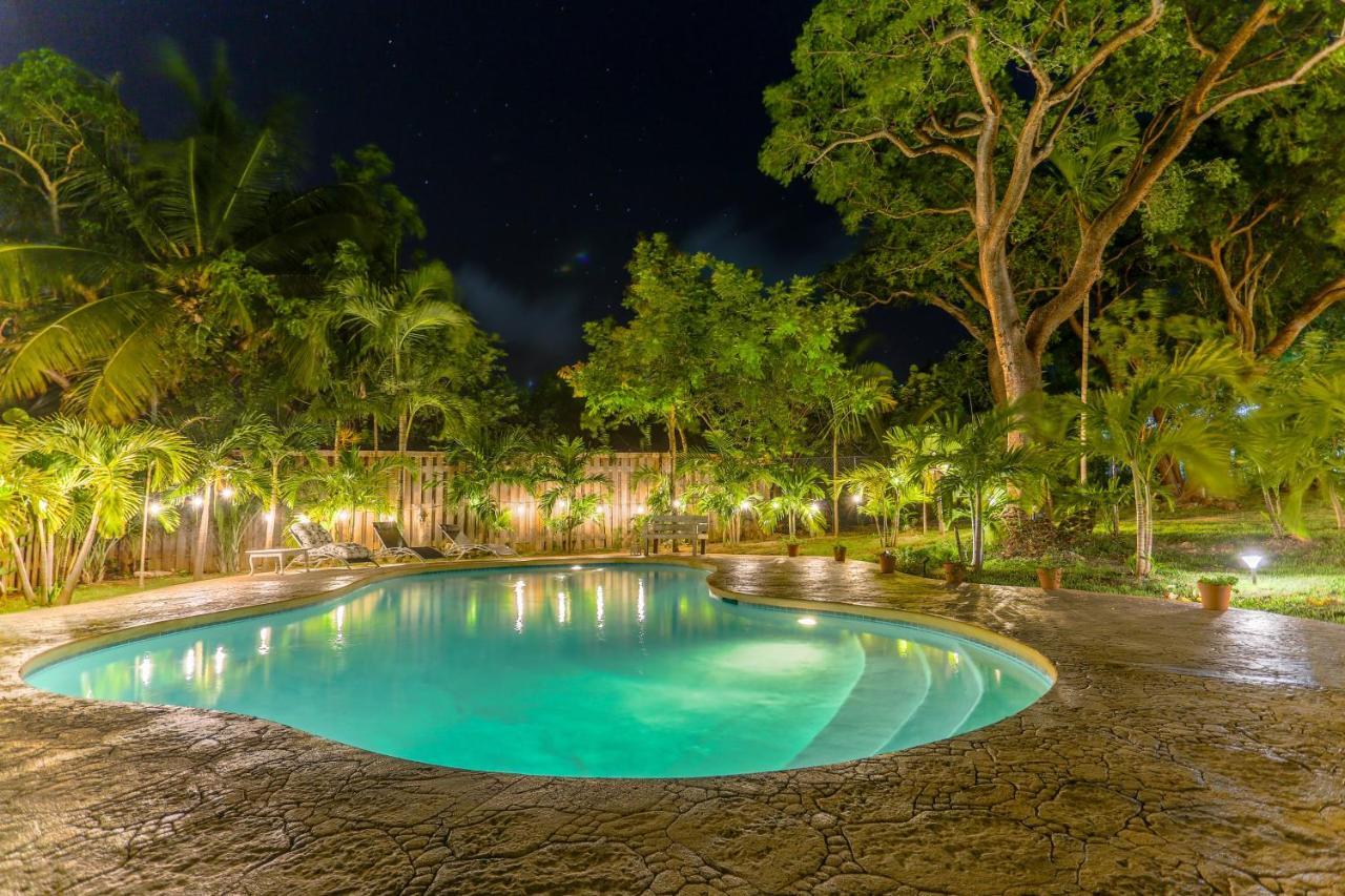Seaside Family Oasis, King Bed, Private Pool, With Car Apartment Nassau