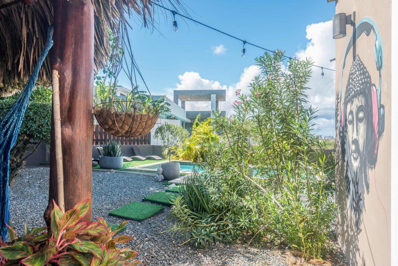Y Solo Unique Private Walking Distance To The Palm Beach