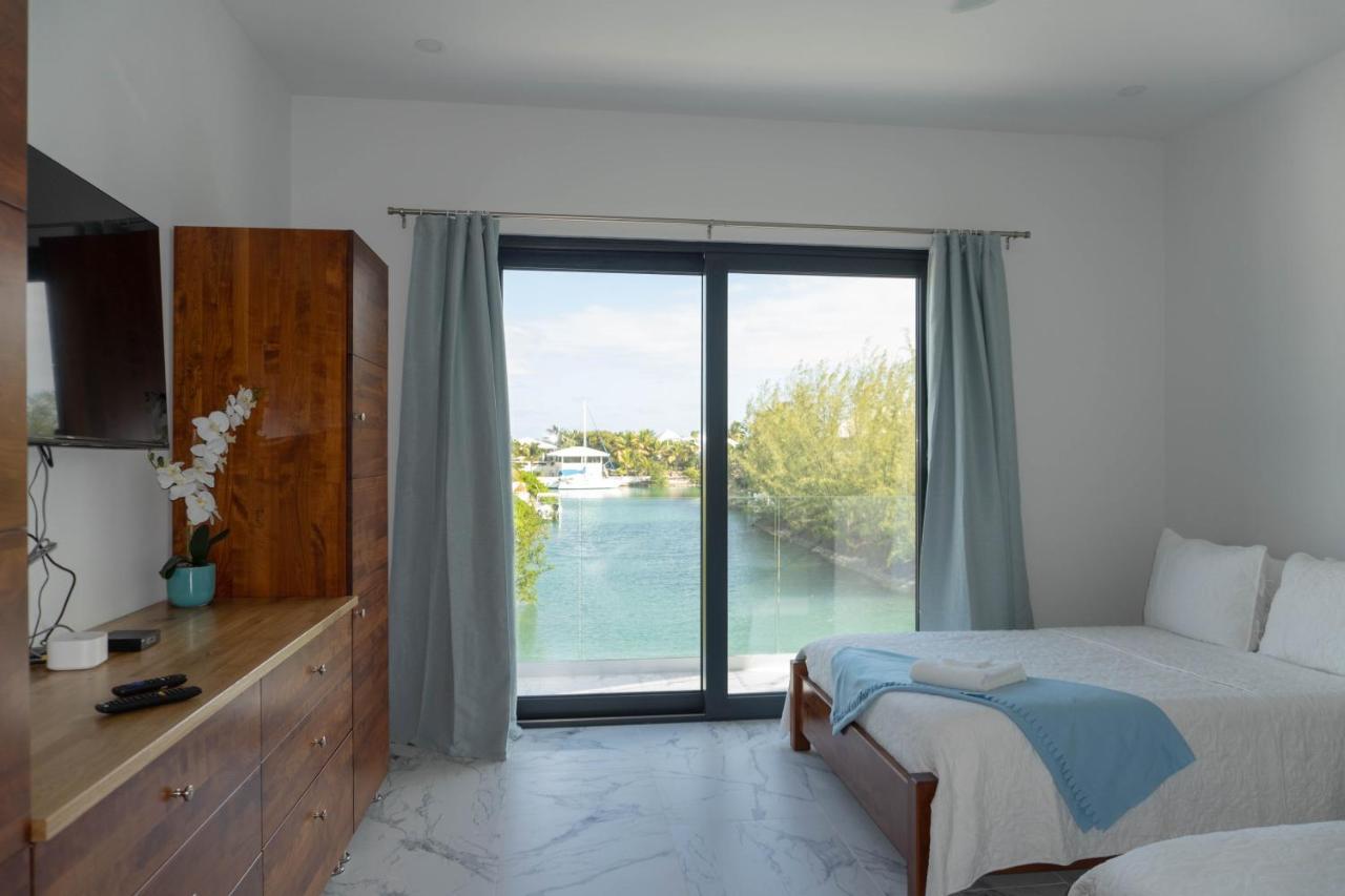 Aqua Divina Resort Long Bay