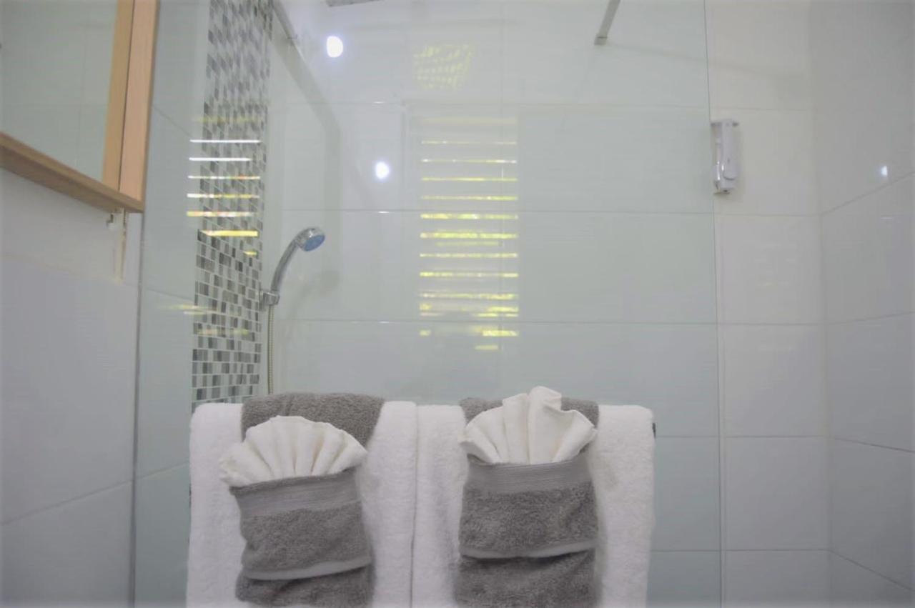 Dianna - Entire Villa, Roof Terrace, Pool, Garden, Sea Views Near Dunn's River * Ocho Rios