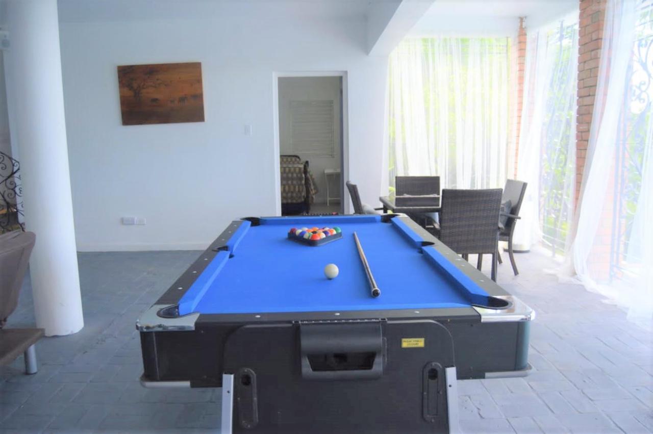 Dianna - Entire Villa, Roof Terrace, Pool, Garden, Sea Views Near Dunn's River *