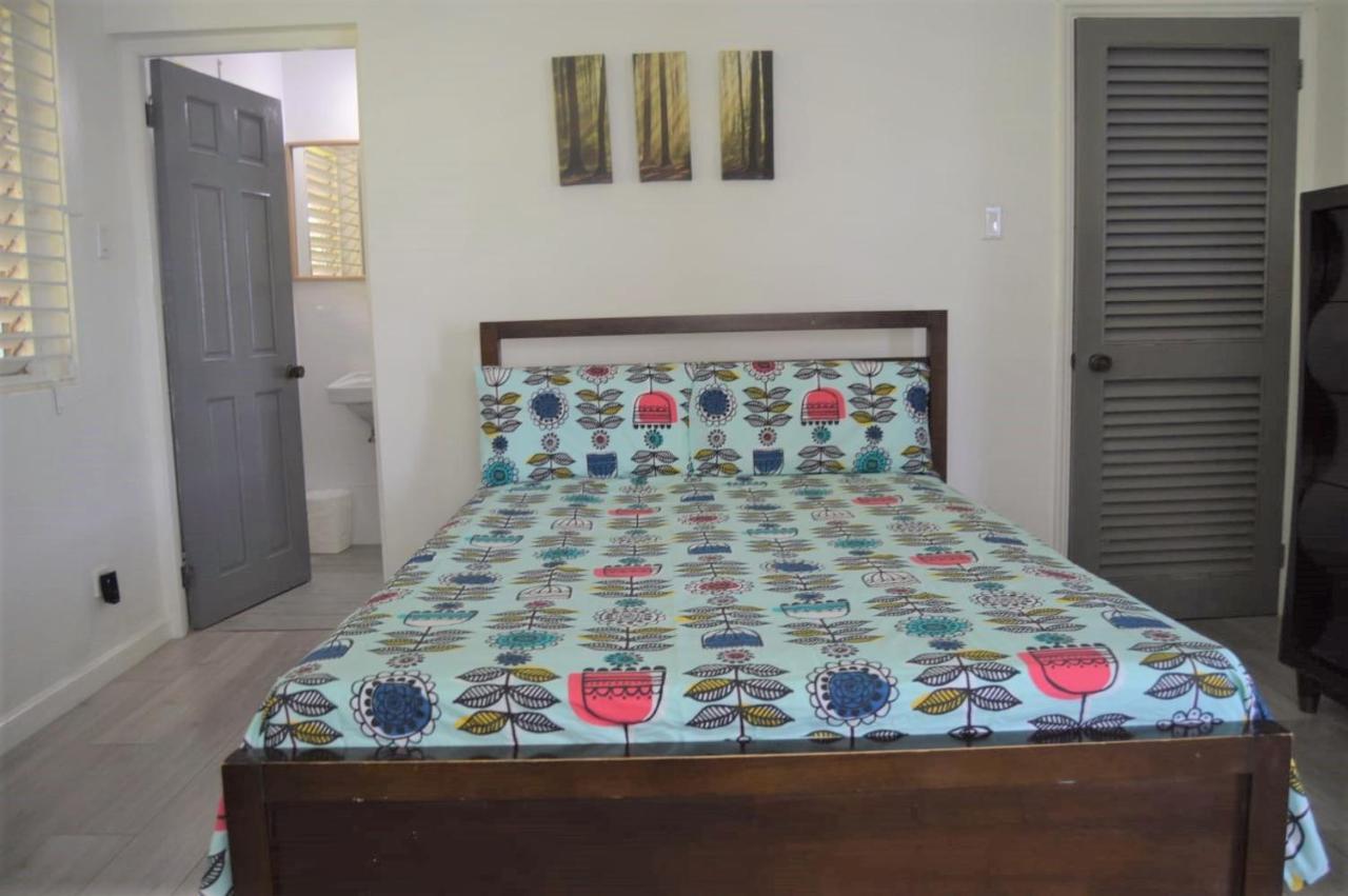 Villa Dianna - Entire Villa, Roof Terrace, Pool, Garden, Sea Views Near Dunn's River