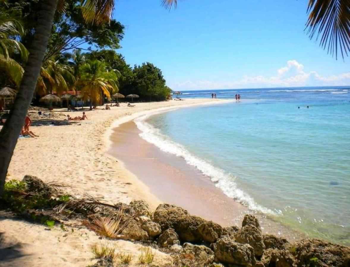 Anse Des Rochers - Ti Kaz Milouma * Saint-Francois (Grande-Terre)