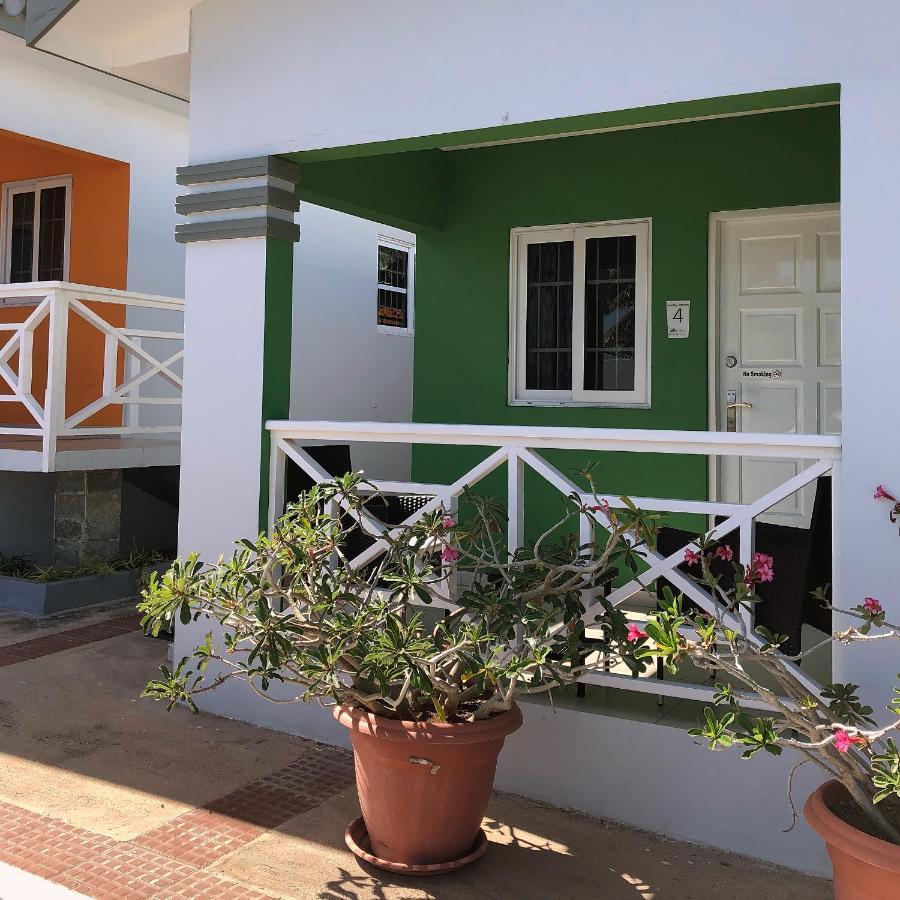 Lilu Curacao Willemstad