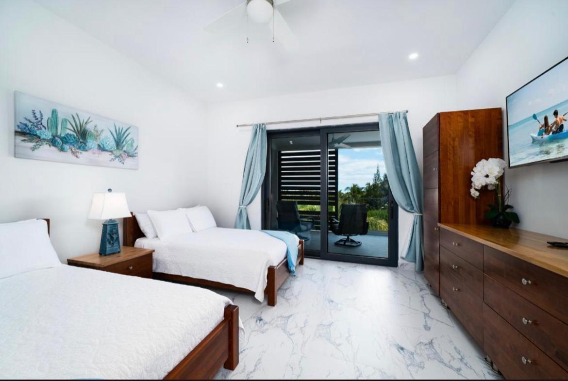 Aqua Divina Long Bay