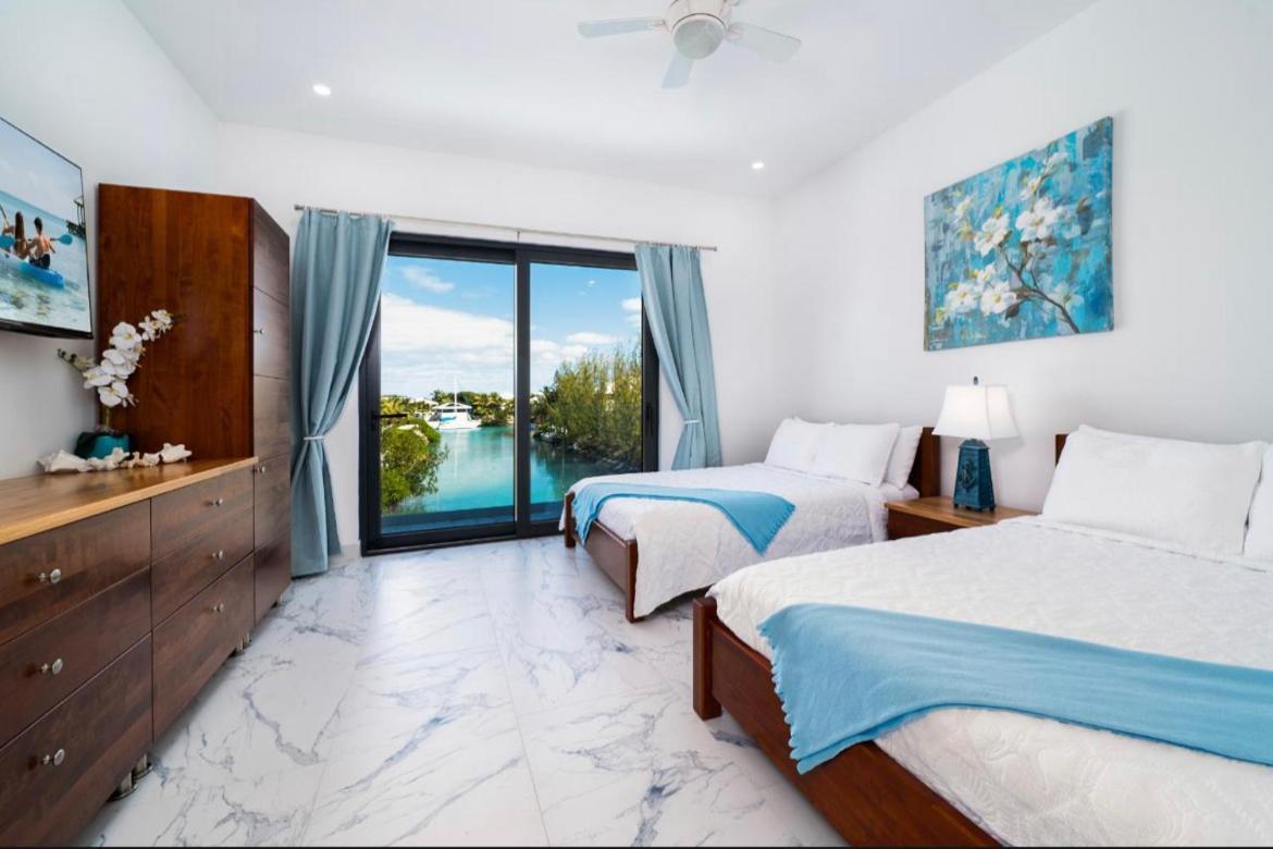 Aqua Divina Resort Long Bay