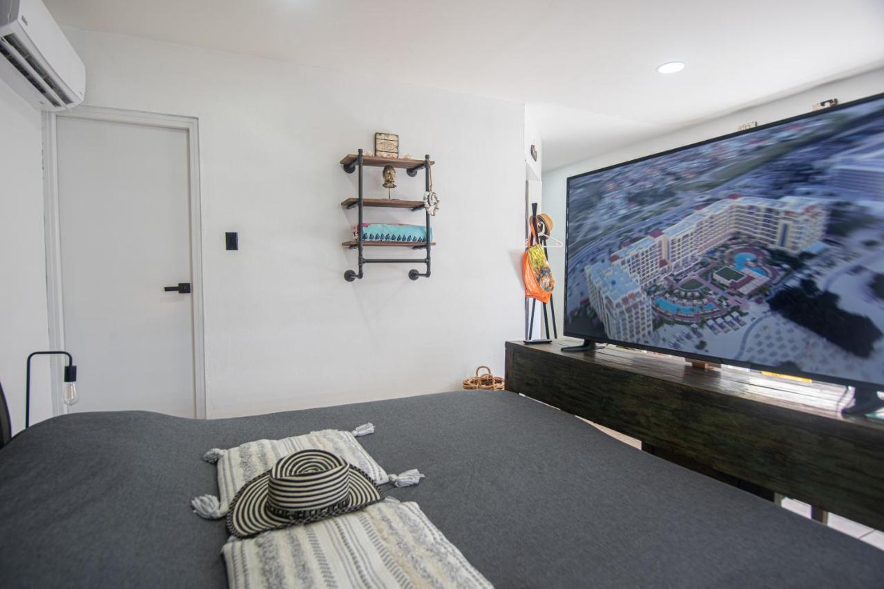 Y Solo Unique Private Walking Distance To The Palm Beach