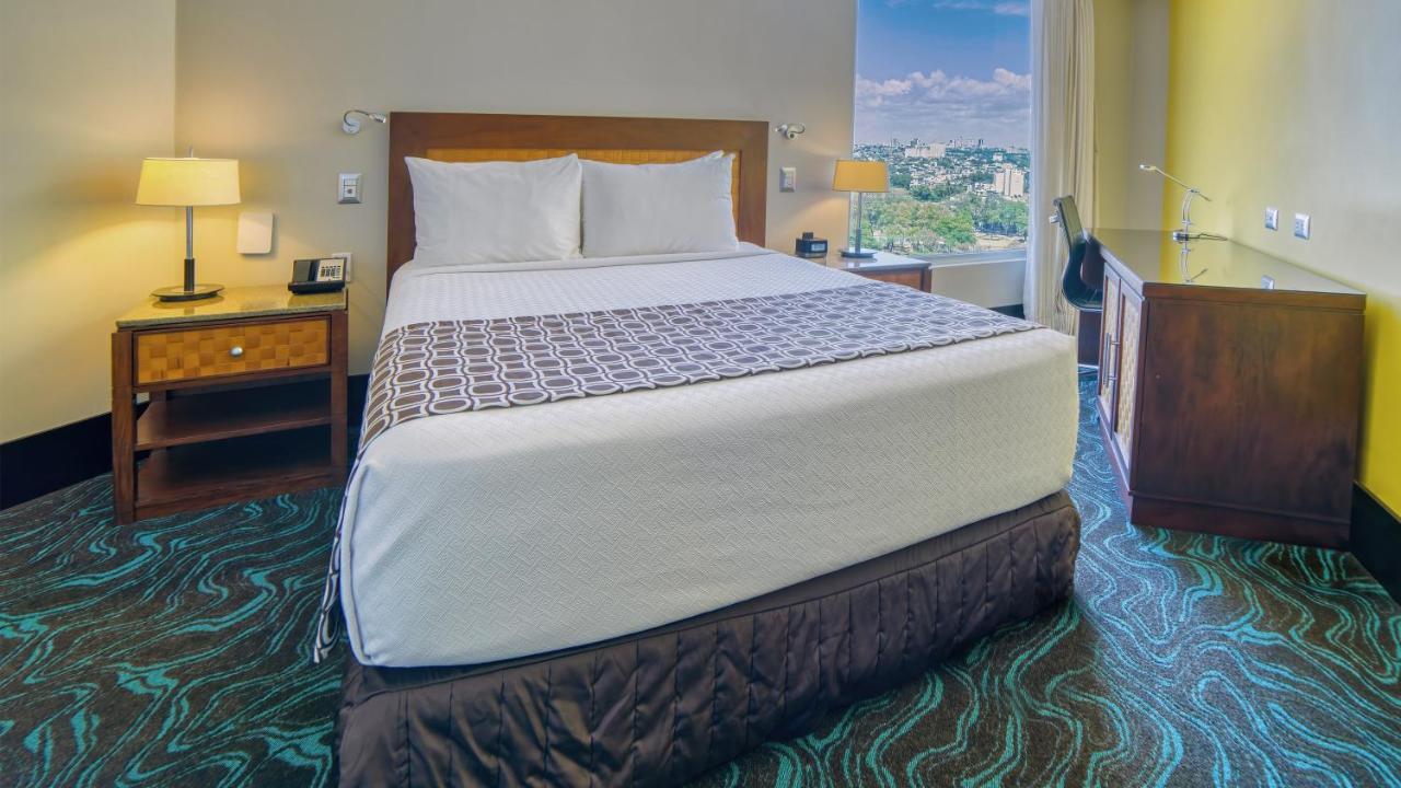 Crowne Plaza By Ihg