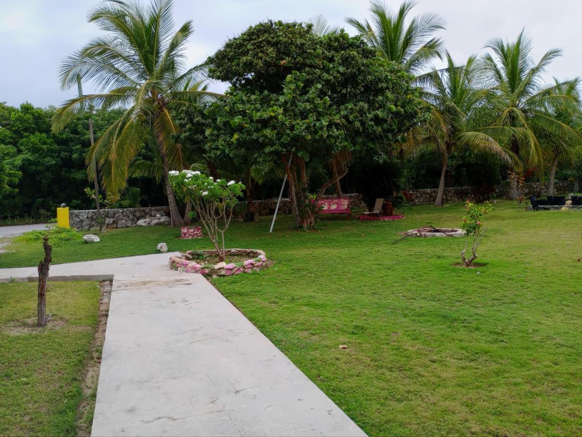 Surfers Manor Hotel Gregory Town