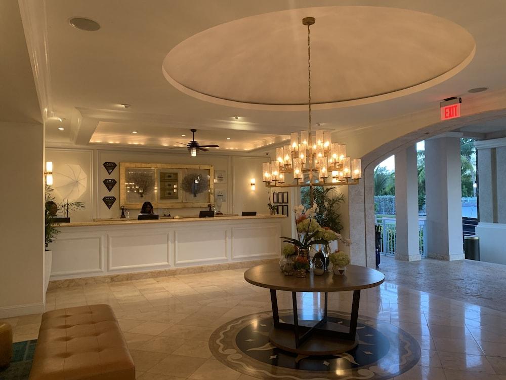 Seven Stars & 4* Grace Bay
