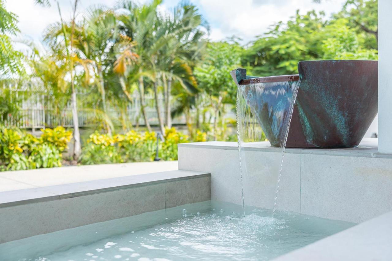 One Beachlands - Luxury Beachfront Mansion * Saint James