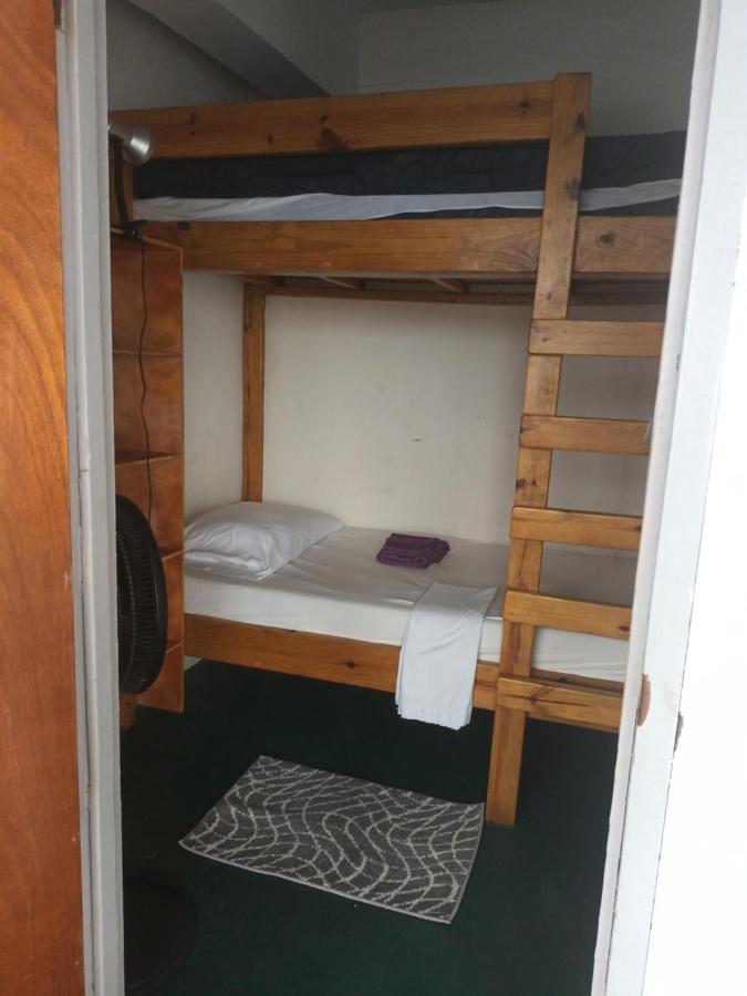 Capsule hotel Shrimpy's Waterfront And Crew Quarters *