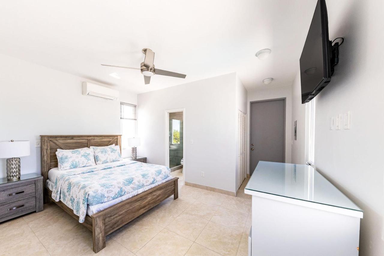 New Tropical Waterfront Cooper Jack Bay Villa