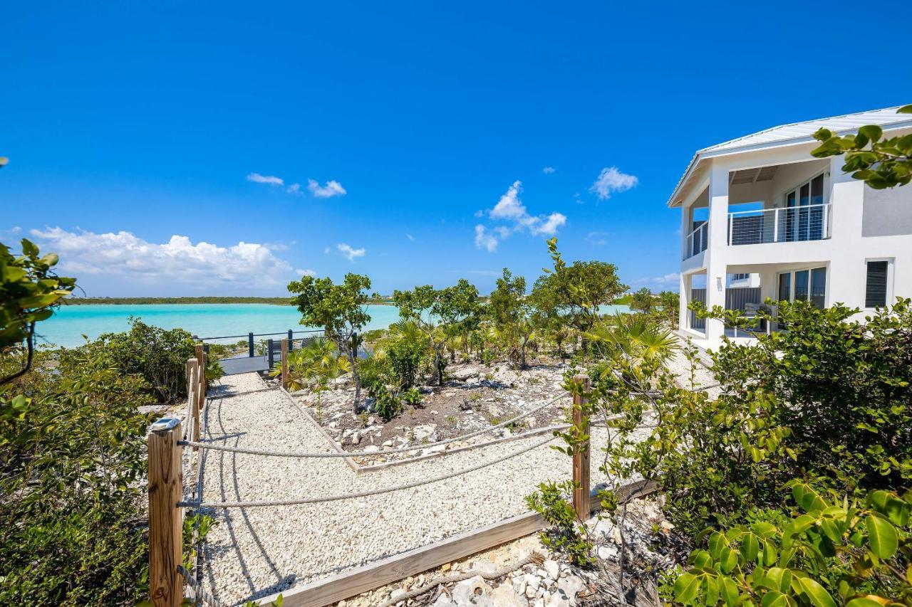 New Tropical Waterfront Cooper Jack Bay Villa