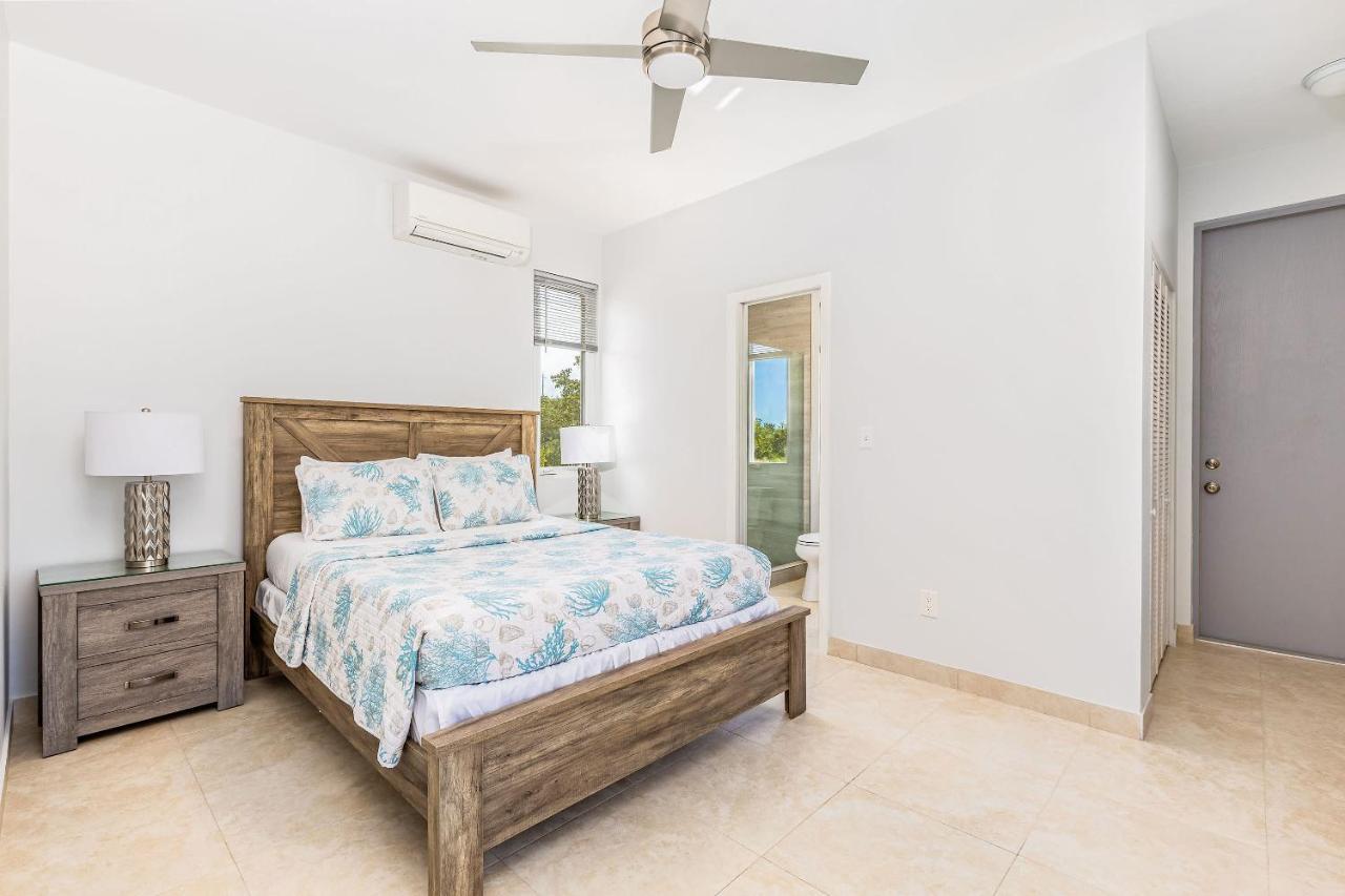 Villa New Tropical Waterfront Cooper Jack Bay *