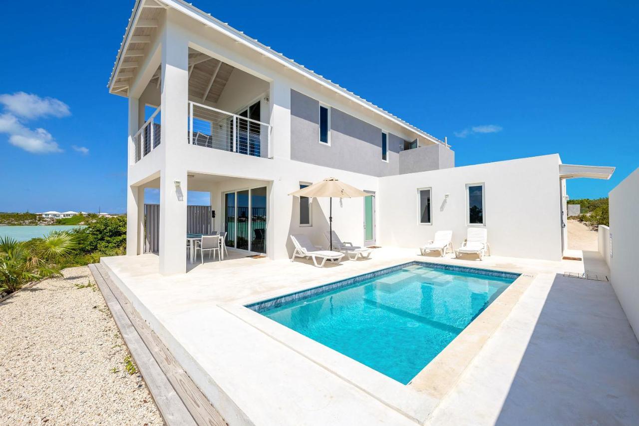 New Tropical Waterfront Cooper Jack Bay Villa