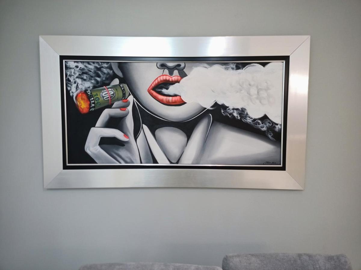 Elegant And Confortable Close To