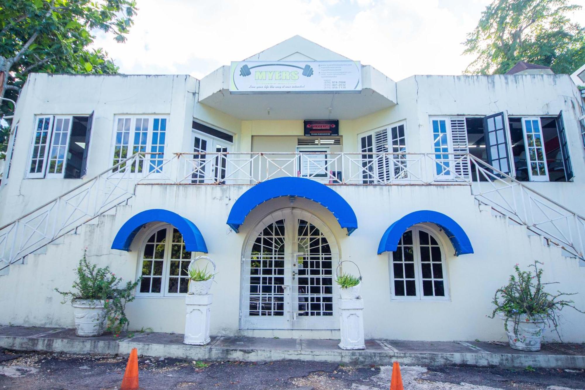 Ocean Front Luxury Studio Sky Castles 24 Hrs Sleeps 2 Apartment *