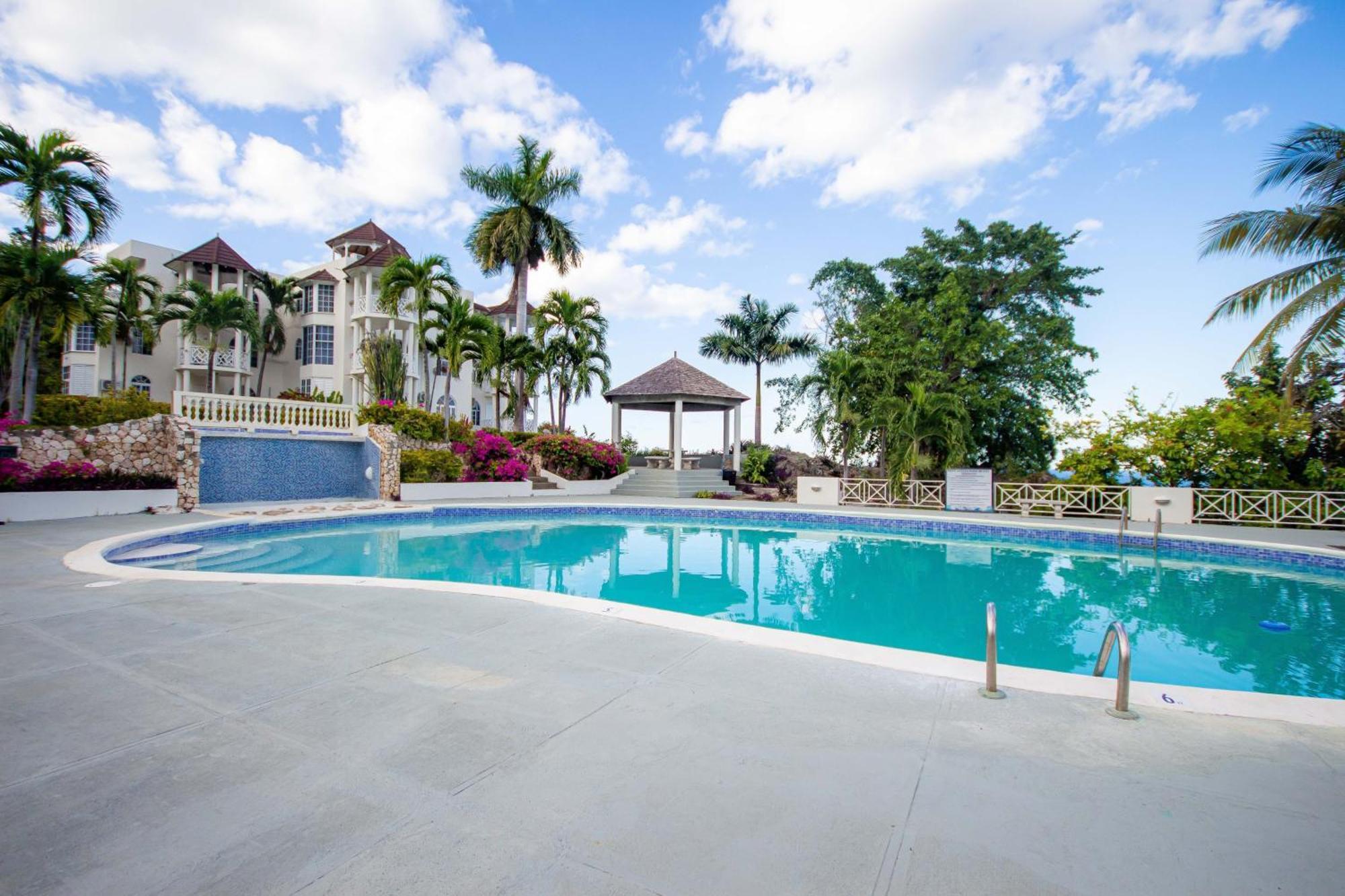 Apartment Ocean Front Luxury Studio Sky Castles 24 Hrs Sleeps 2 *