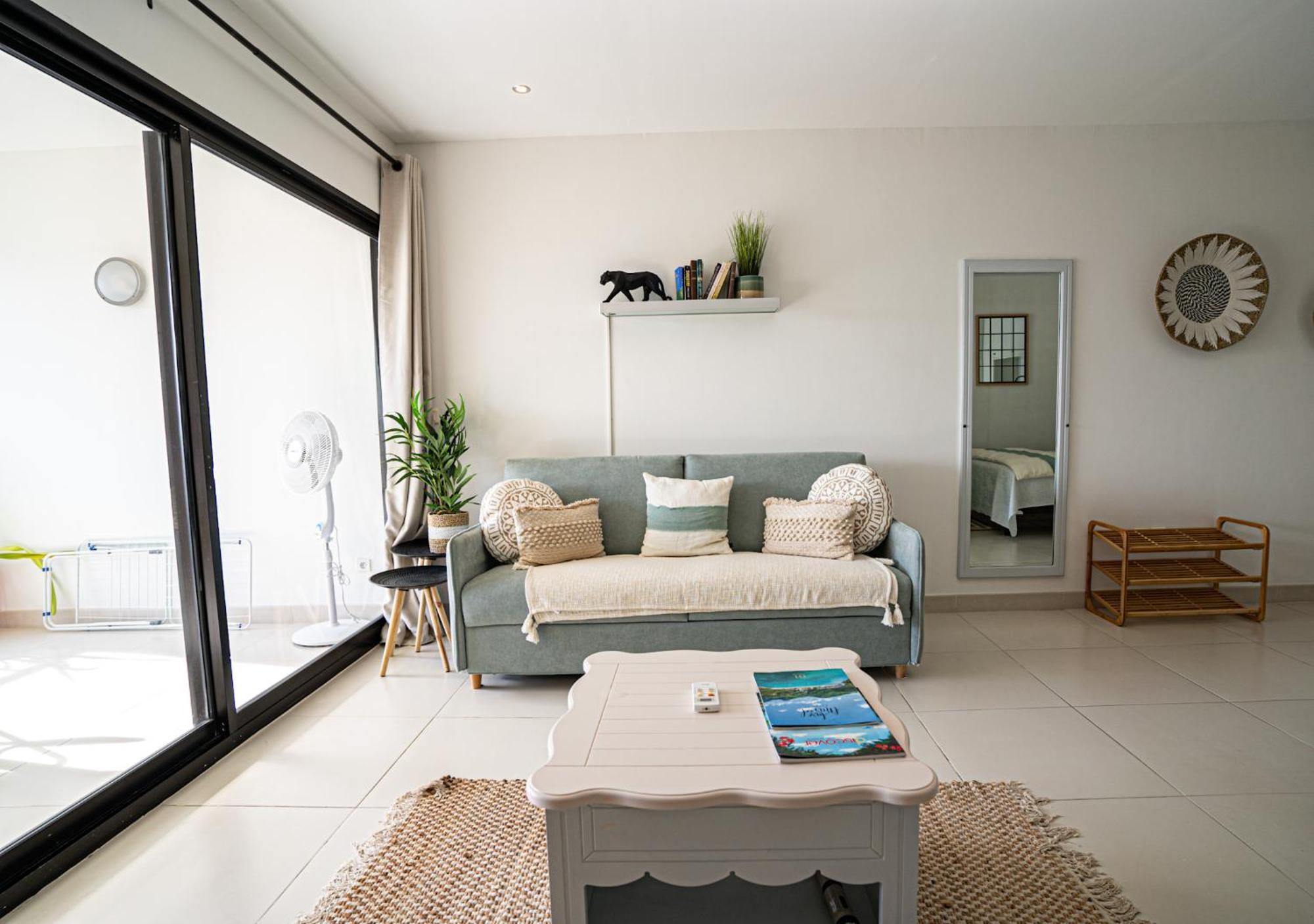 Superb Lagoon View Apartment
