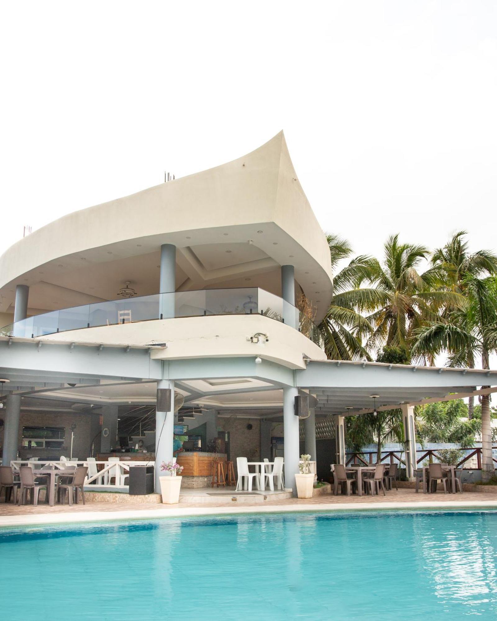 El Barco Hotel *