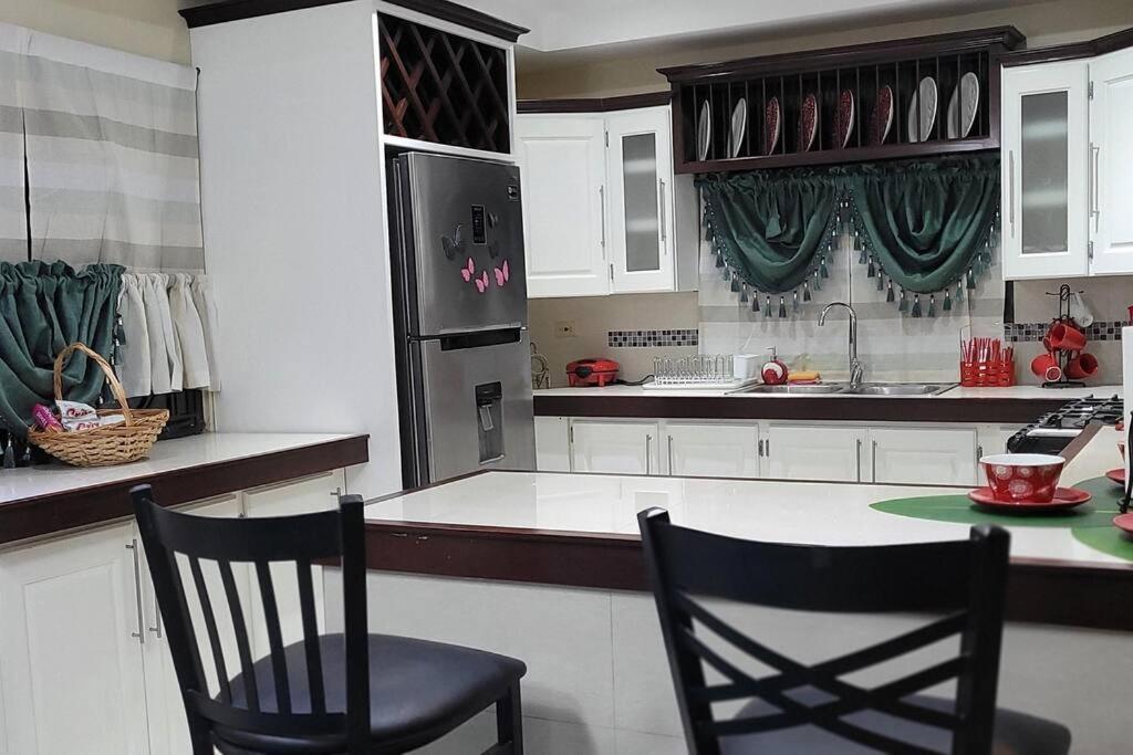 Villa Travelholics Getaways Piarco