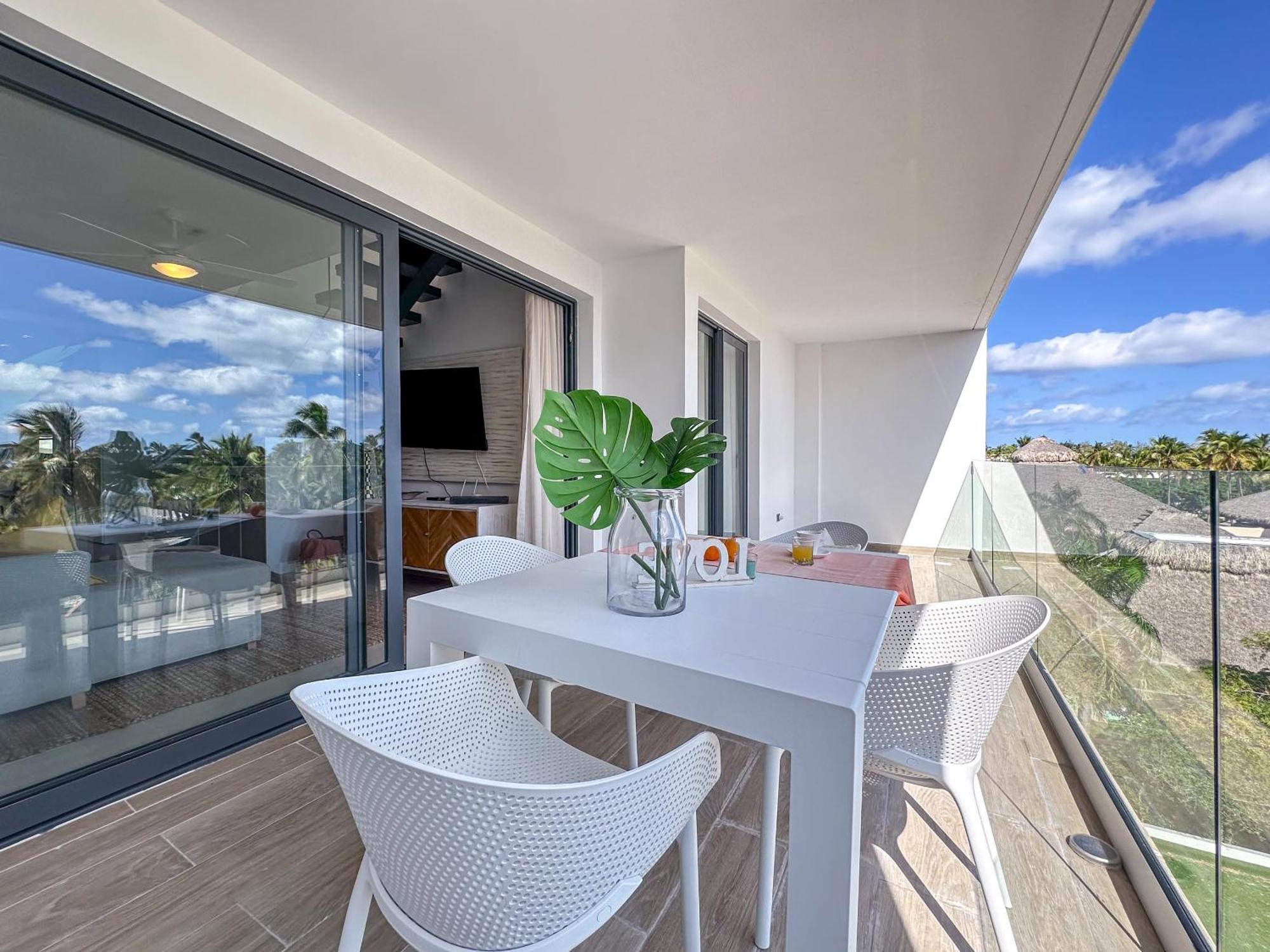 Fantastic New Penthouse W Rooftop Picuzzi Apartment