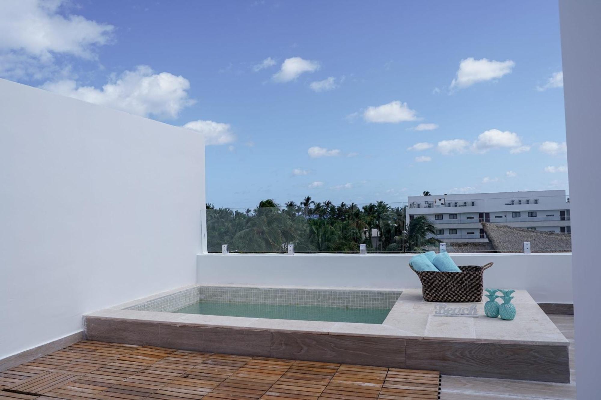 Fantastic New Penthouse W Rooftop Picuzzi Apartment